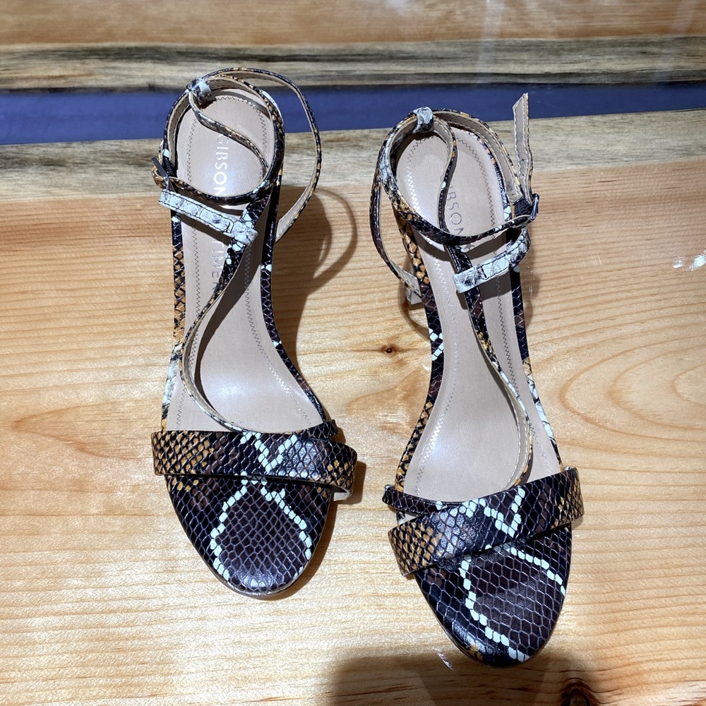 Gibson Latimer heels new, size 7. Snake skin pattern, very comfortable.